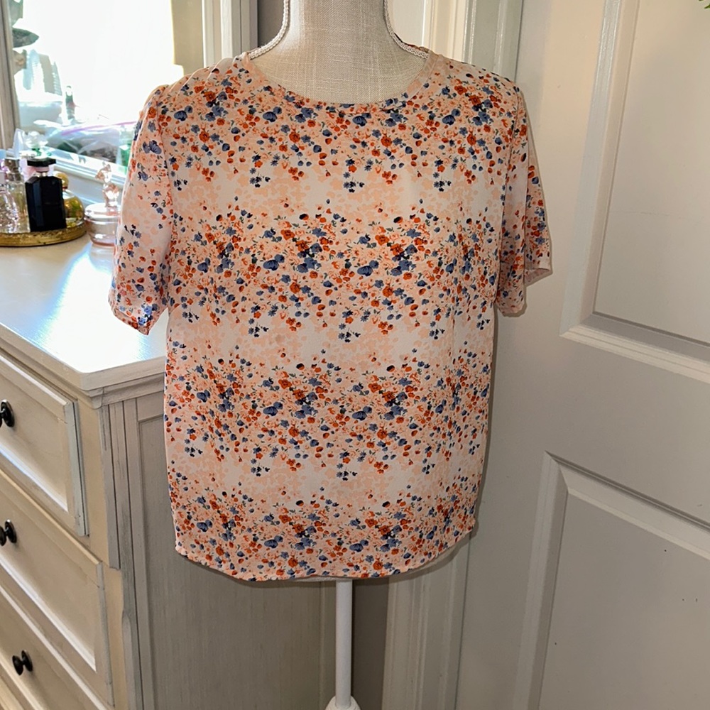 Size 8 Poppy Lux floral blouse EUC